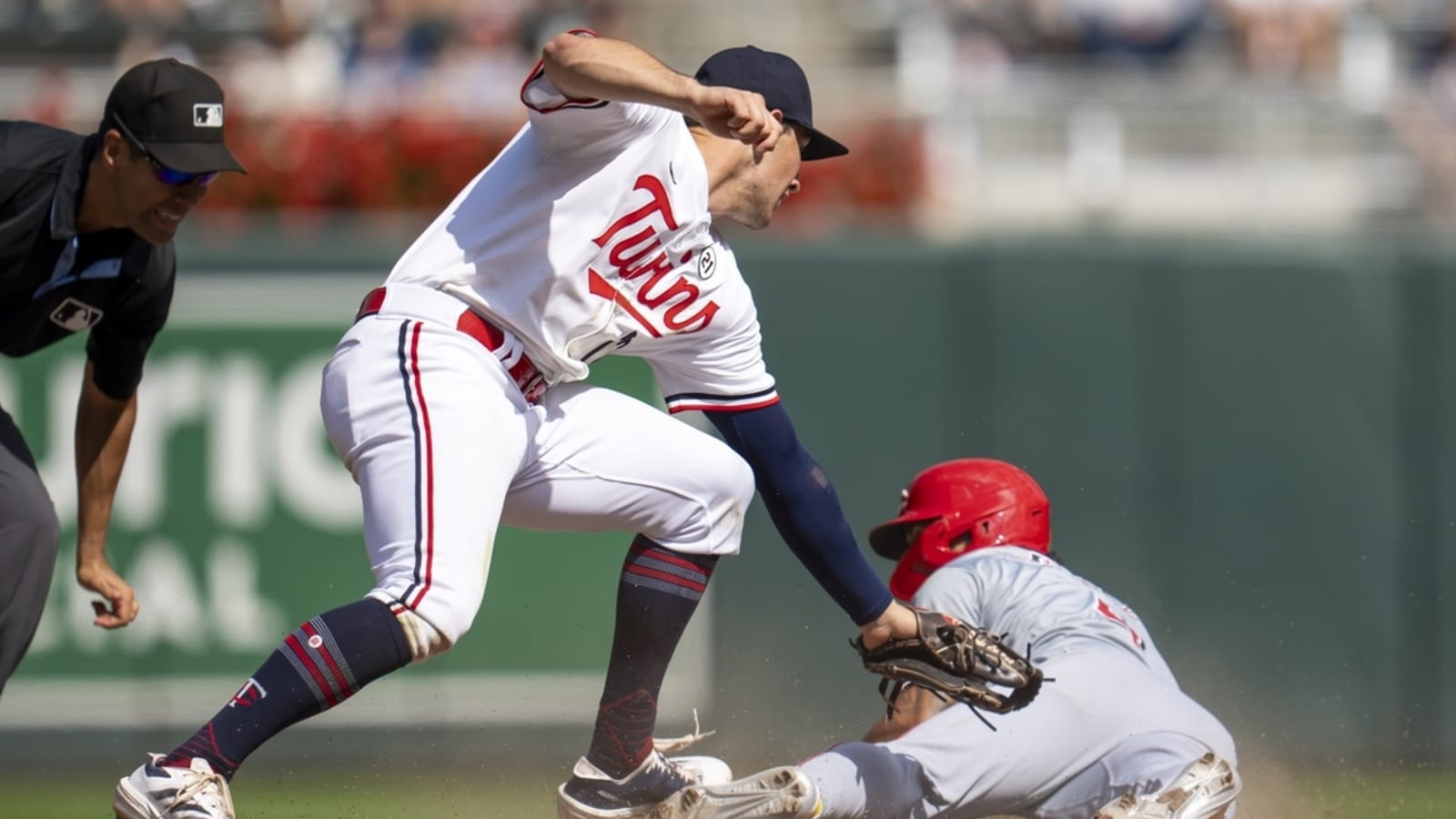 Brooks Lee helps Twins avoid sweep vs. Reds