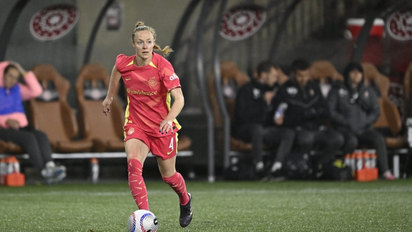 Former USWNT star Becky Sauerbrunn announces retirement