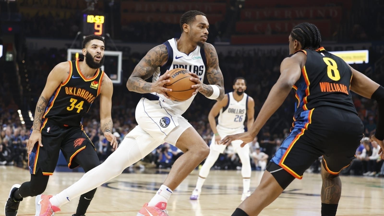 P.J. Washington shines, Mavericks stave off Thunder