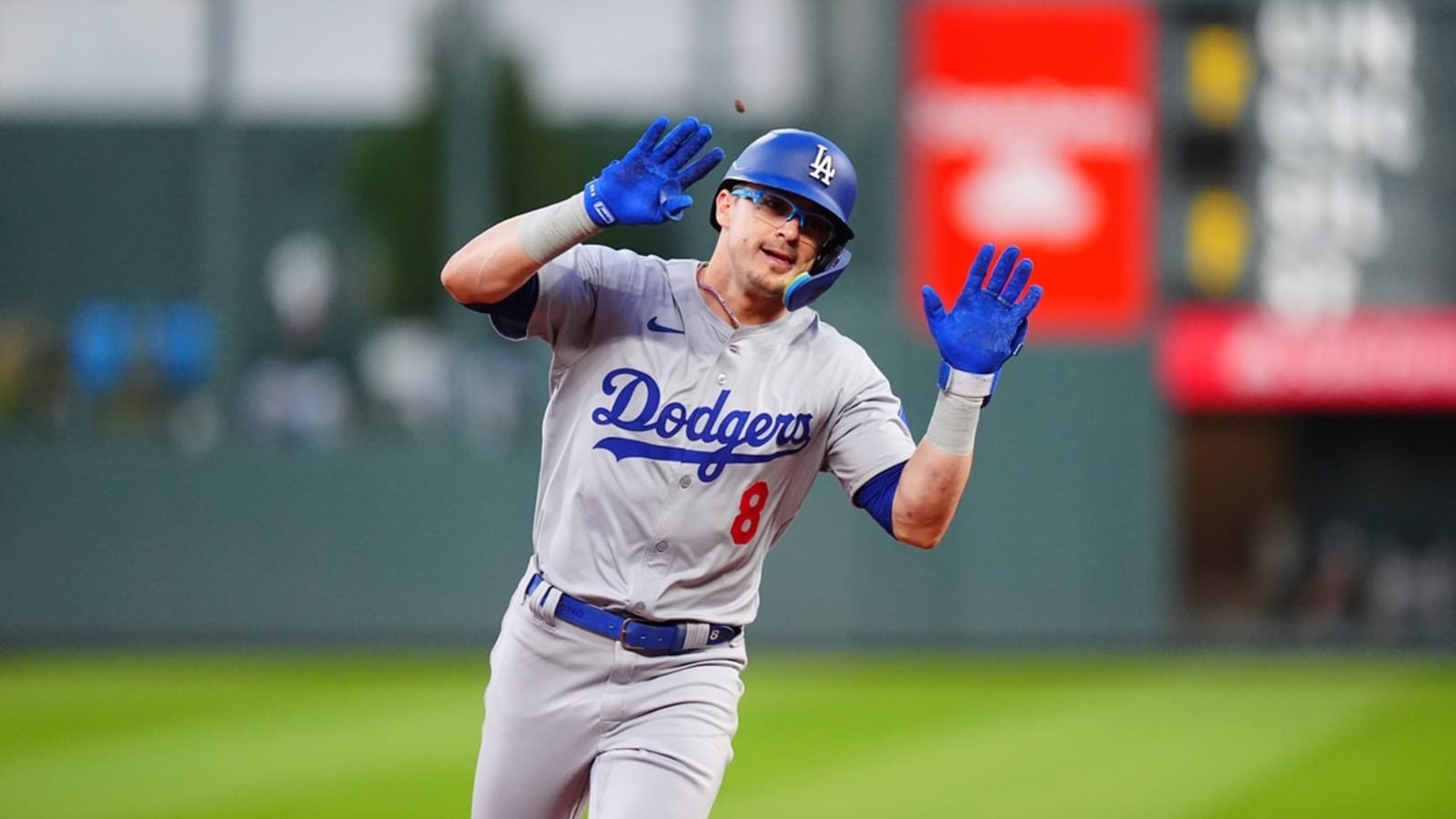 Enrique Hernandez (2 HRs), Dodgers crush Rockies 13-2
