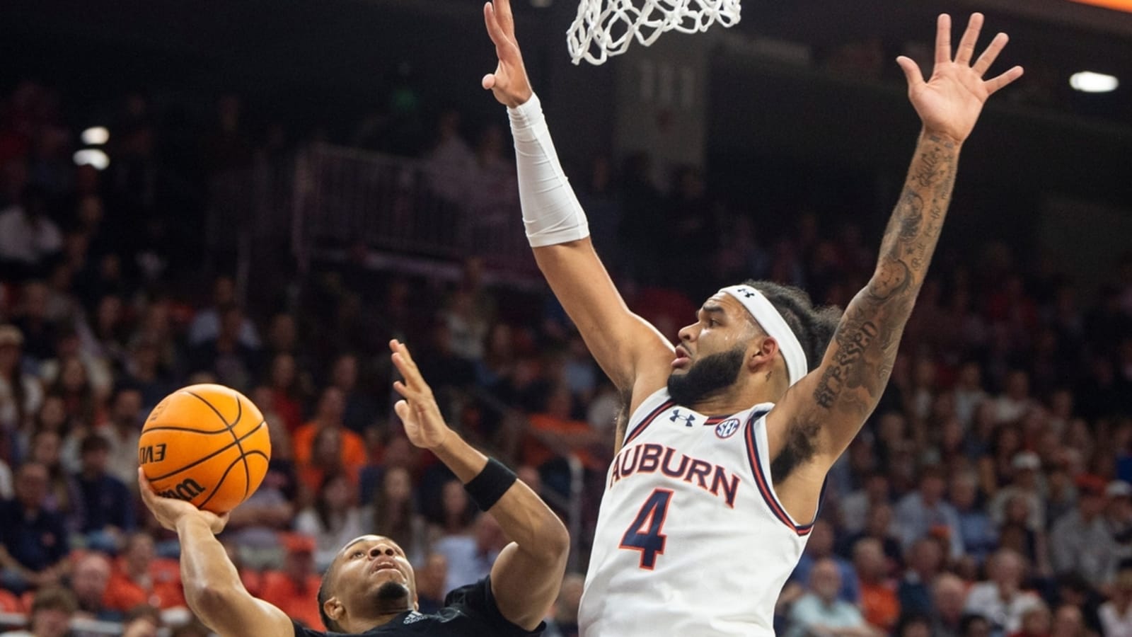 Johni Broome&#39;s huge run leads No. 4 Auburn past North Alabama