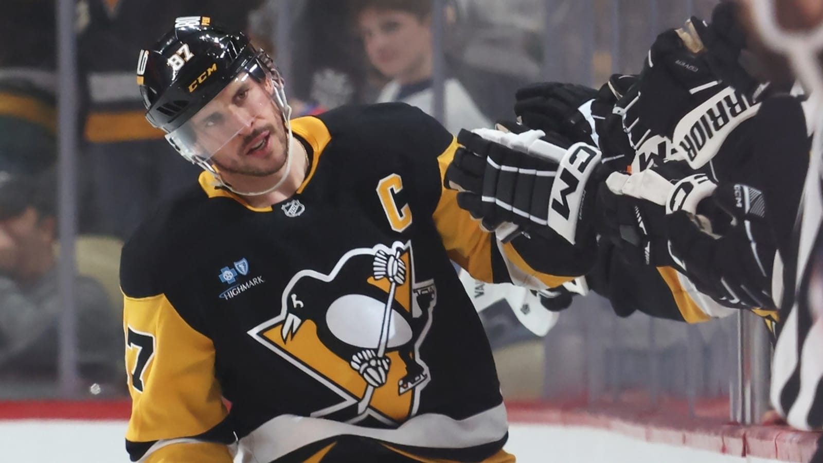 Penguins hand Blue Jackets sixth straight loss