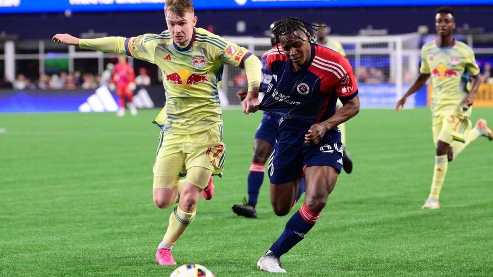 Emmanuel Boateng&#39;s late goal pushes Revs past Red Bulls