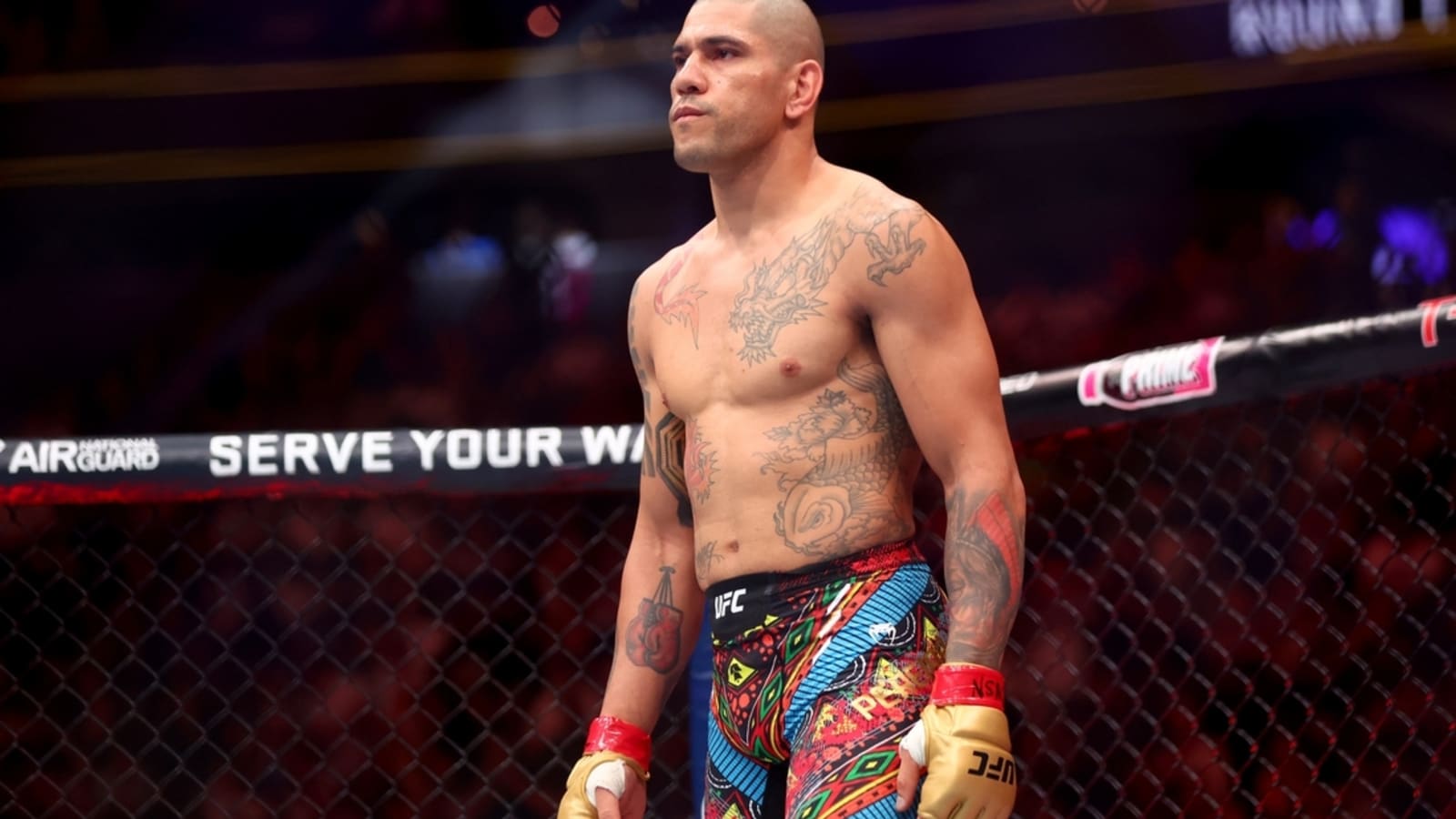 Alex Pereira looks to extend perfect year at UFC 307