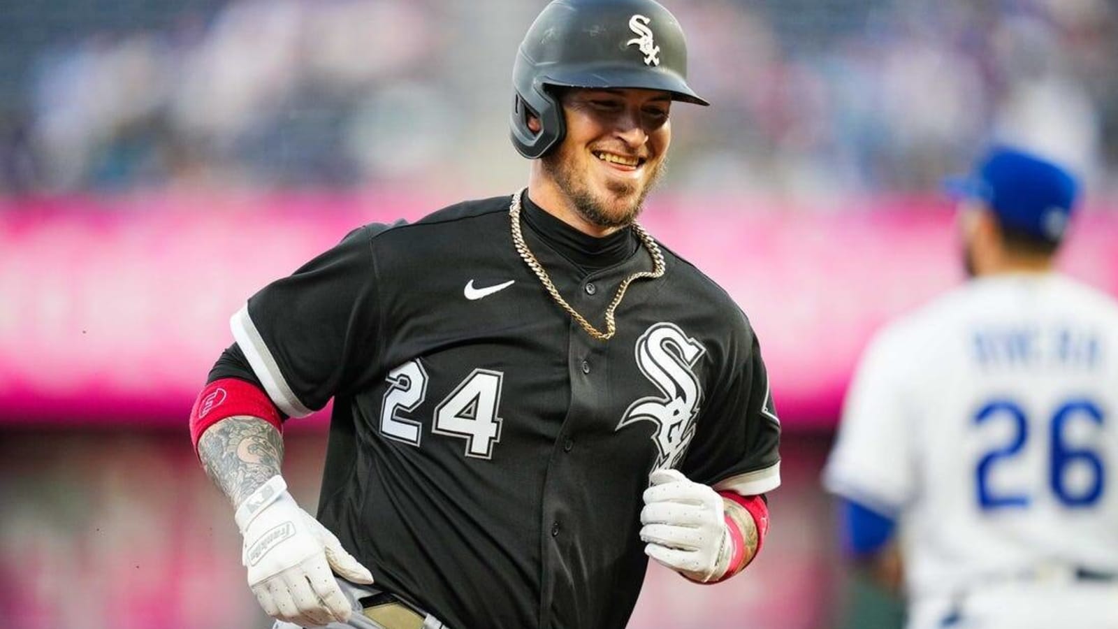 Reports: Pirates add C Yasmani Grandal on 1-year deal