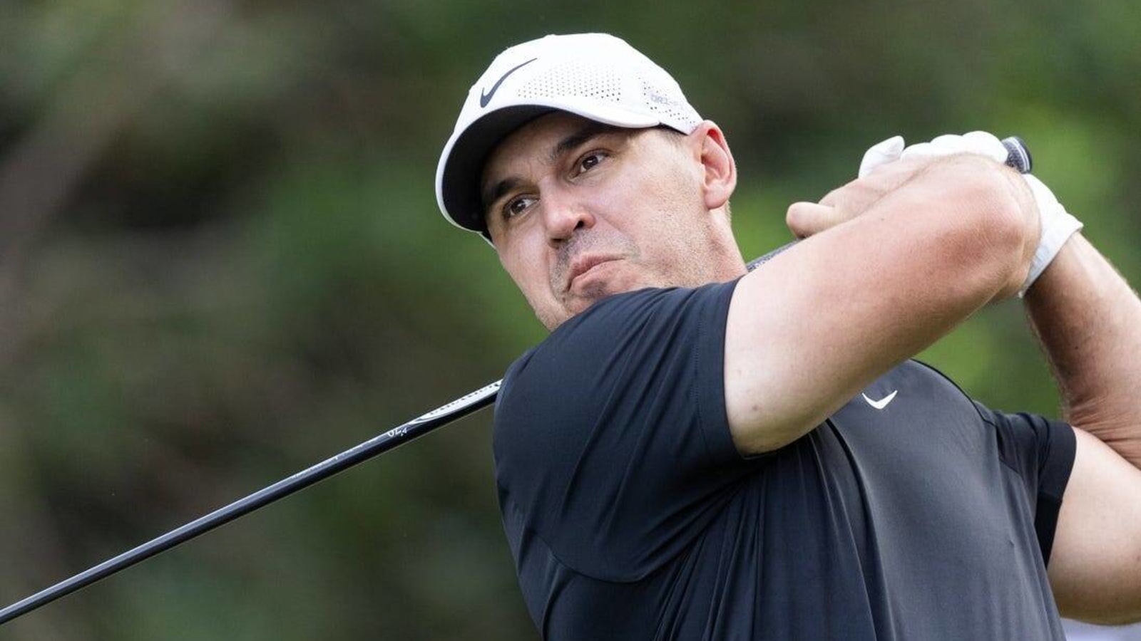 Brooks Koepka (64) seizes control at LIV Singapore