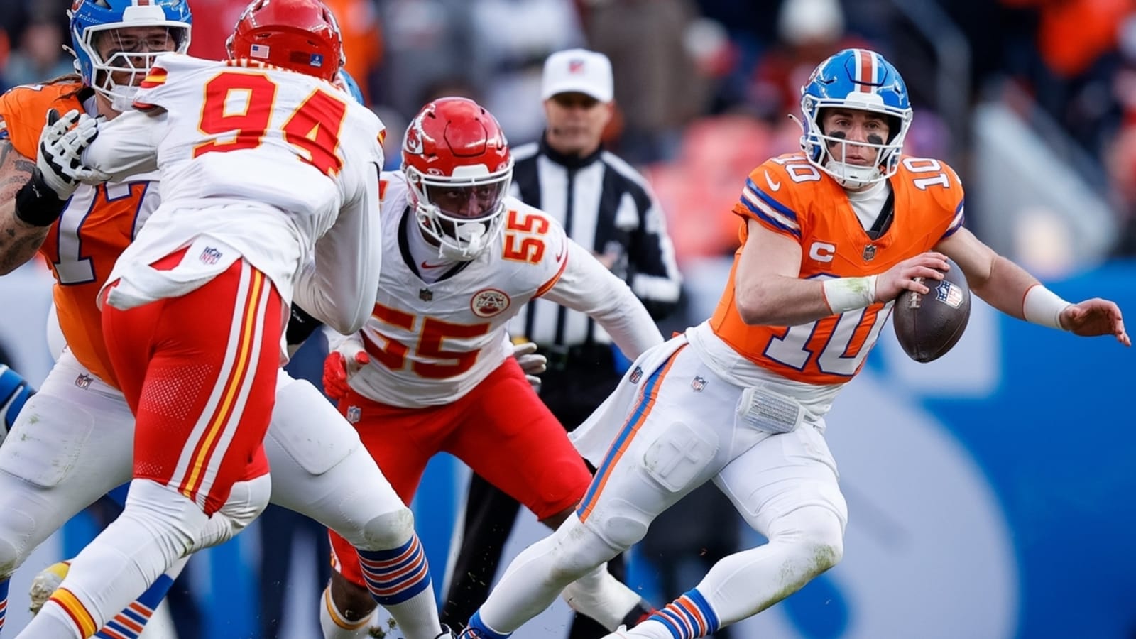 Broncos blast Chiefs to clinch playoff spot
