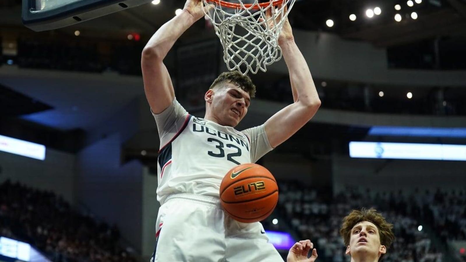 Pursuing history, No. 1 UConn faces road test at No. 17 Creighton