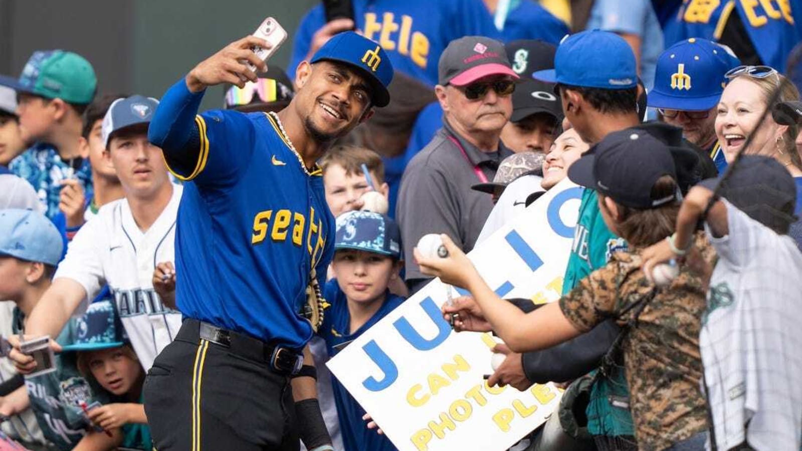 Mariners look to build on win, host Blue Jays