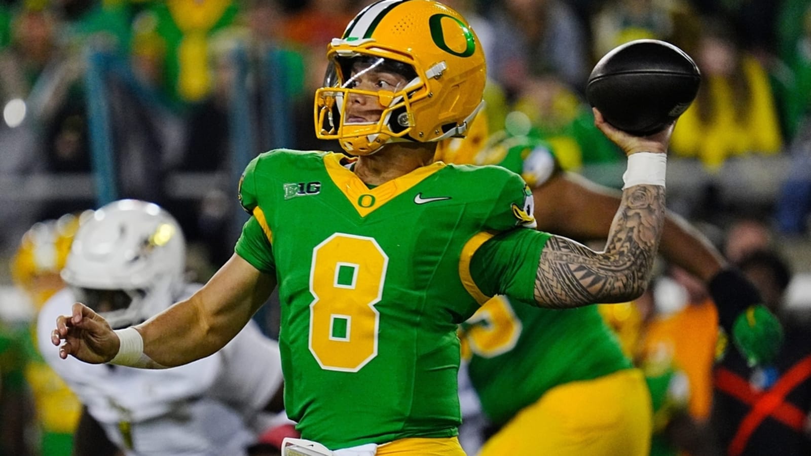 Dillon Gabriel sets career TD mark as No. 1 Oregon routs Maryland