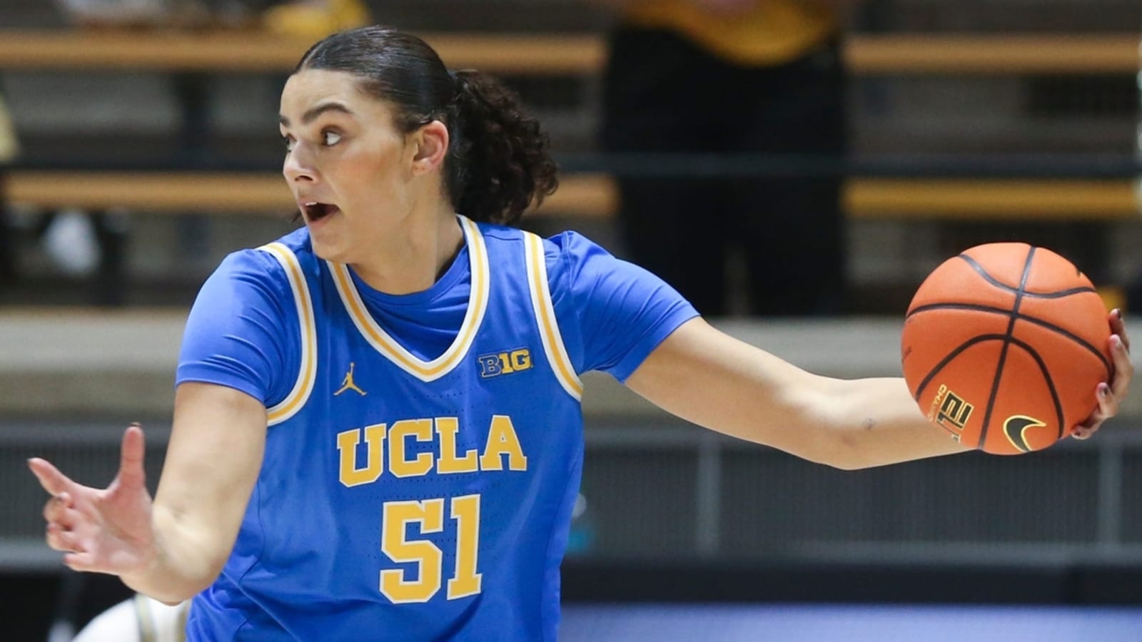 Women&#39;s Top 25 roundup: Lauren Betts scores 33, No. 1 UCLA hits 20-0
