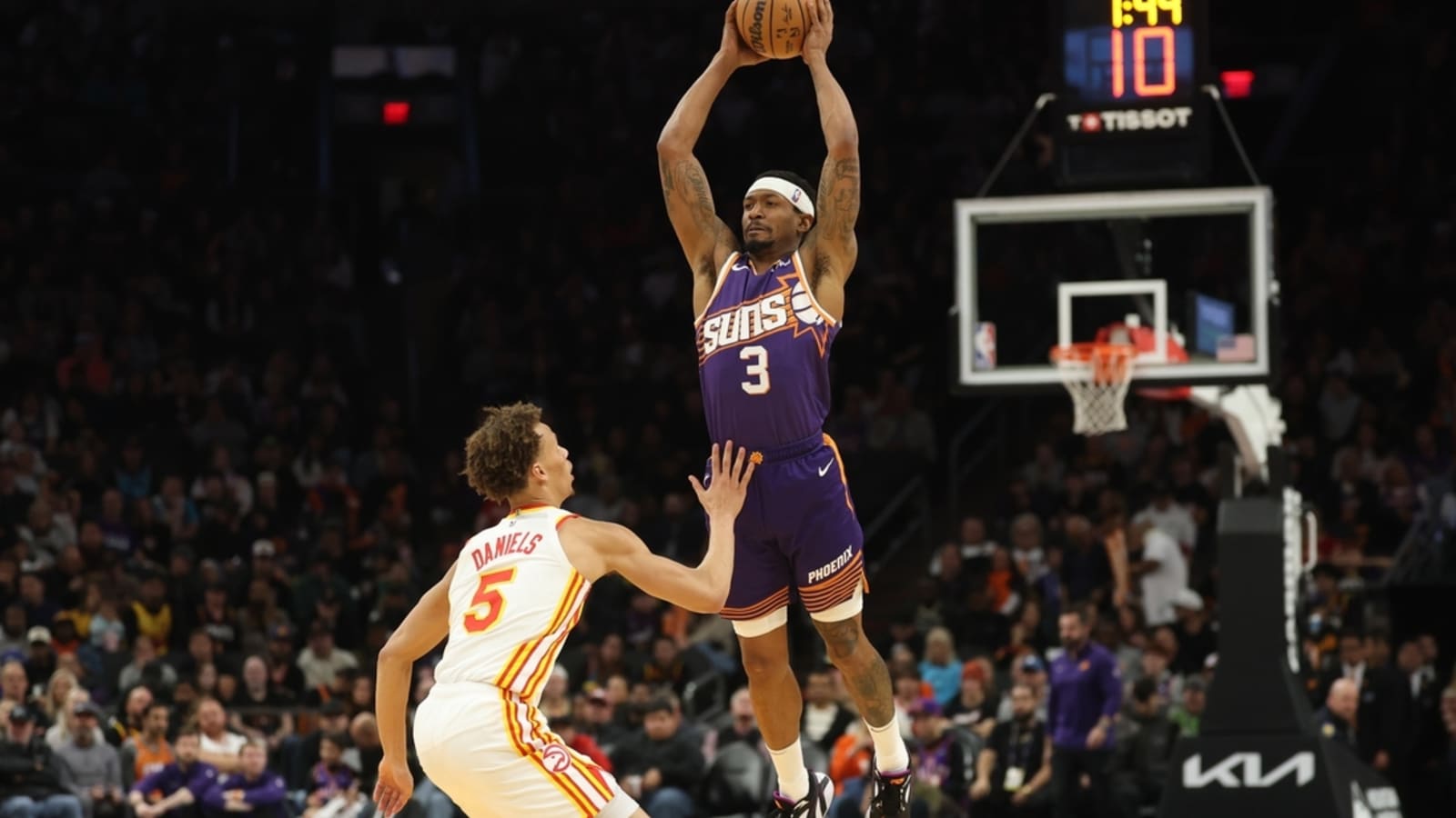 Bradley Beal stars off bench as Suns handle Hawks