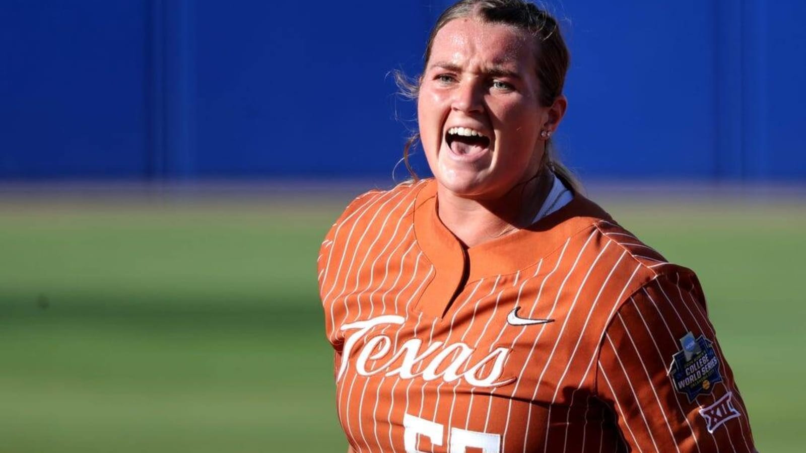 Mac Morgan dominates as Texas clubs Florida at WCWS