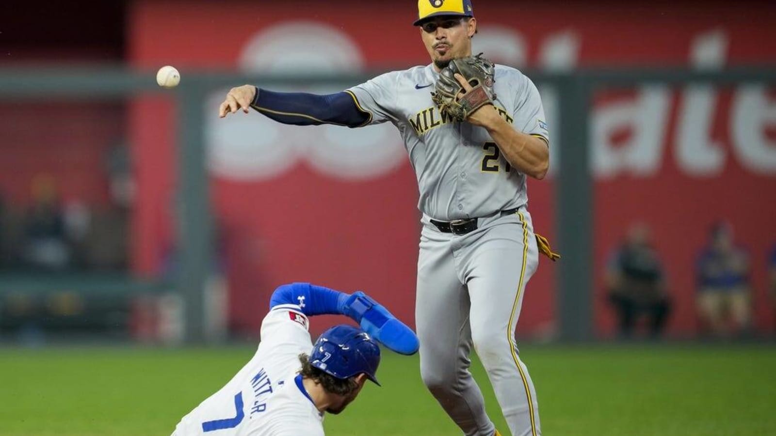 Maikel Garcia sends Royals past Brewers