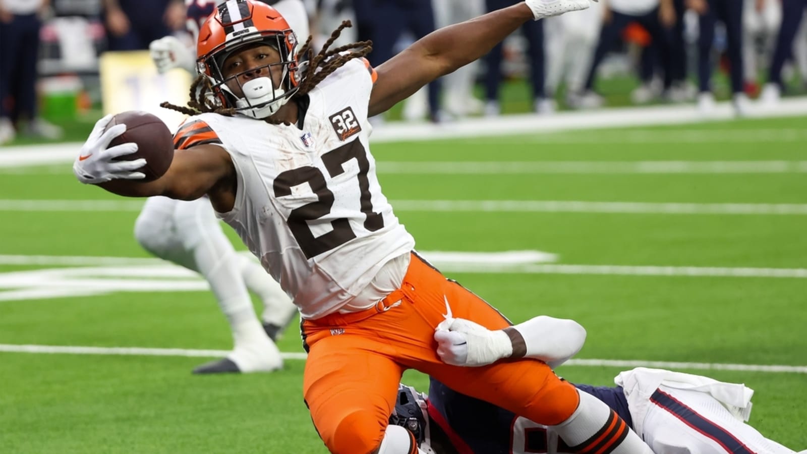 Chiefs sign RB Kareem Hunt to active roster