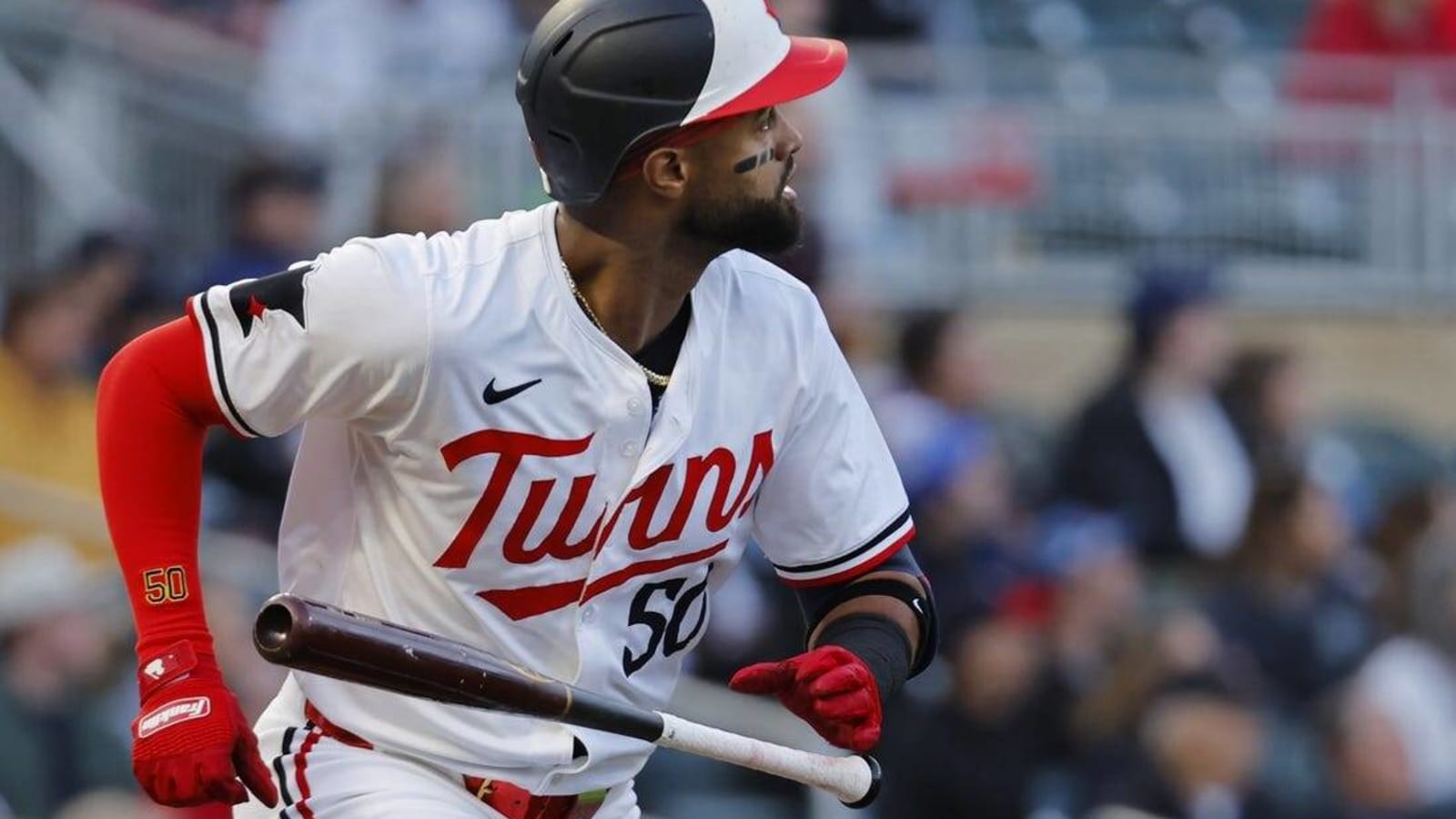 Willi Castro, Twins power past woeful White Sox