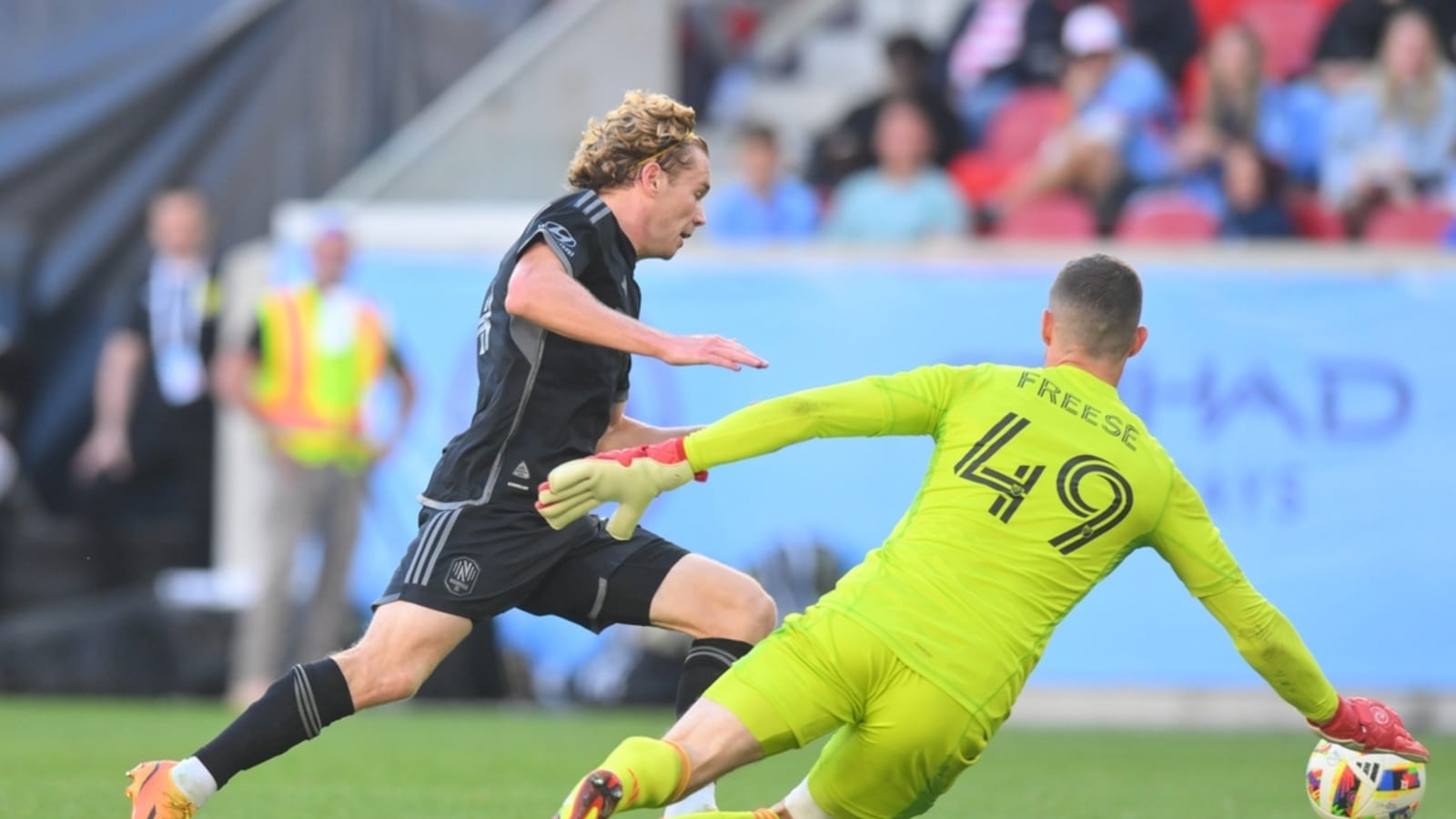 Early onslaught propels NYCFC past Nashville