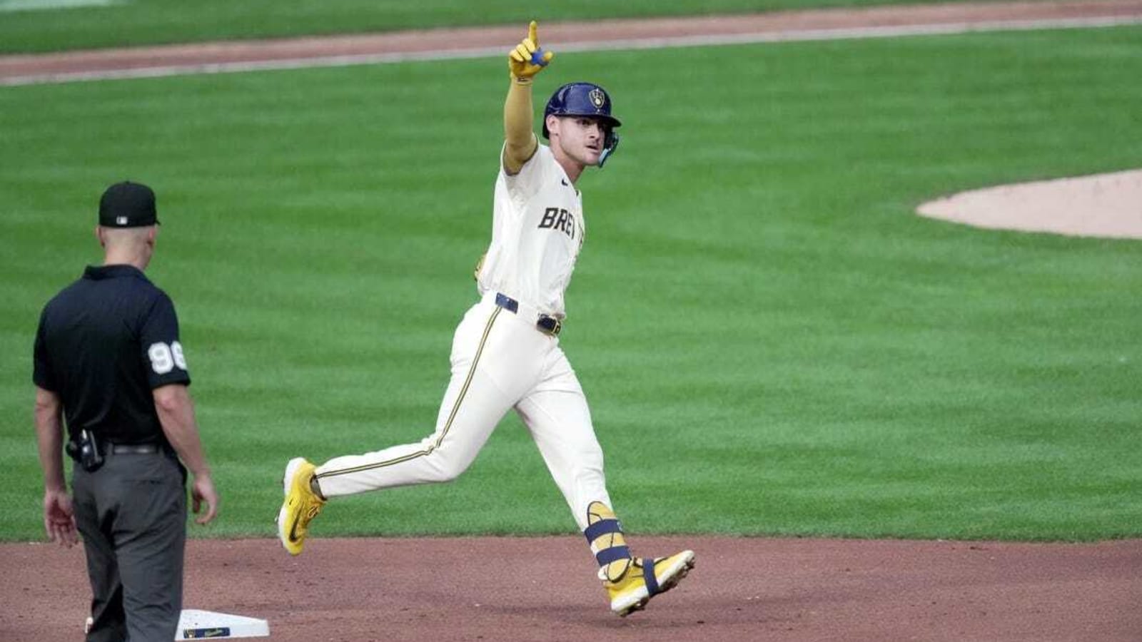 Bryse Wilson holds down Rangers to help Brewers win