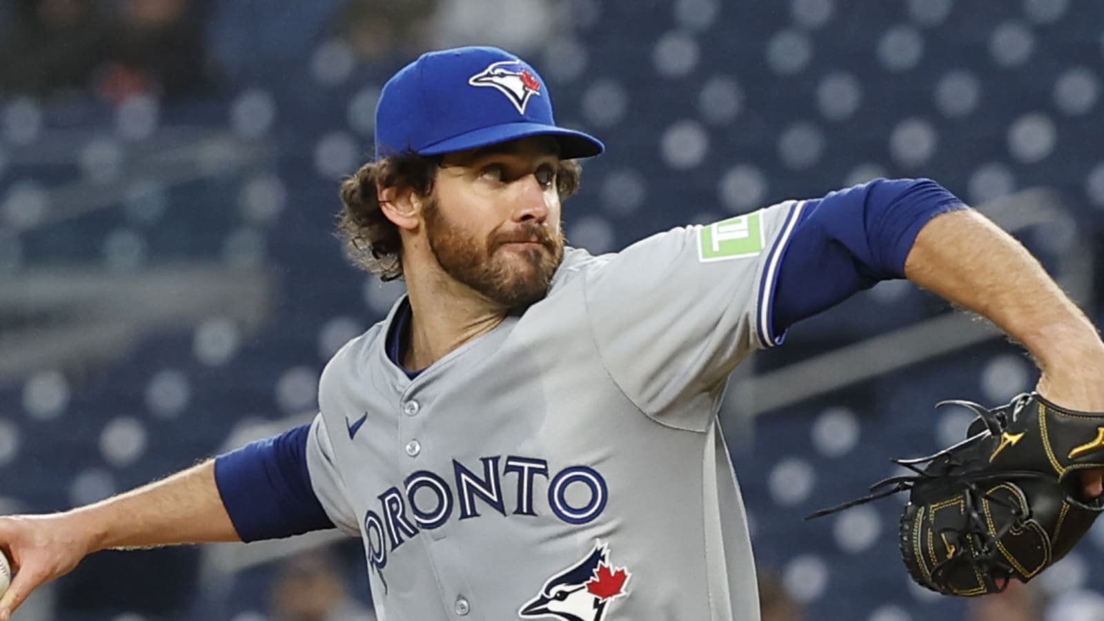 Phillies sign two-time All-Star reliever
