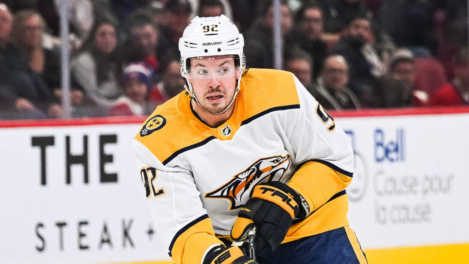 Avalanche, Predators trade veteran forwards