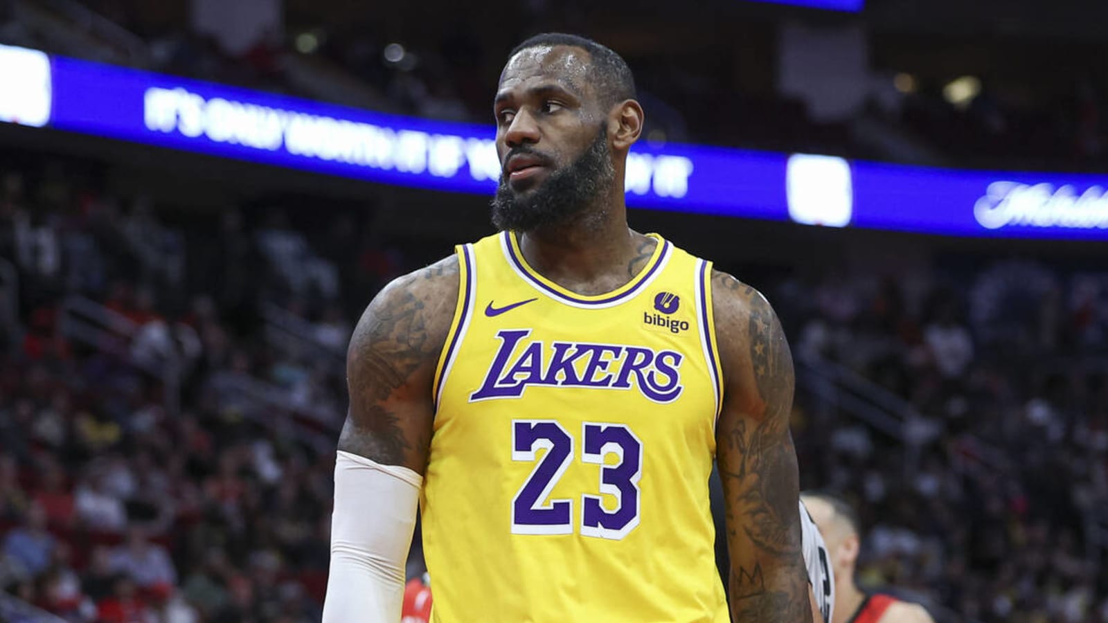Reporter claims Lakers are shopping LeBron James