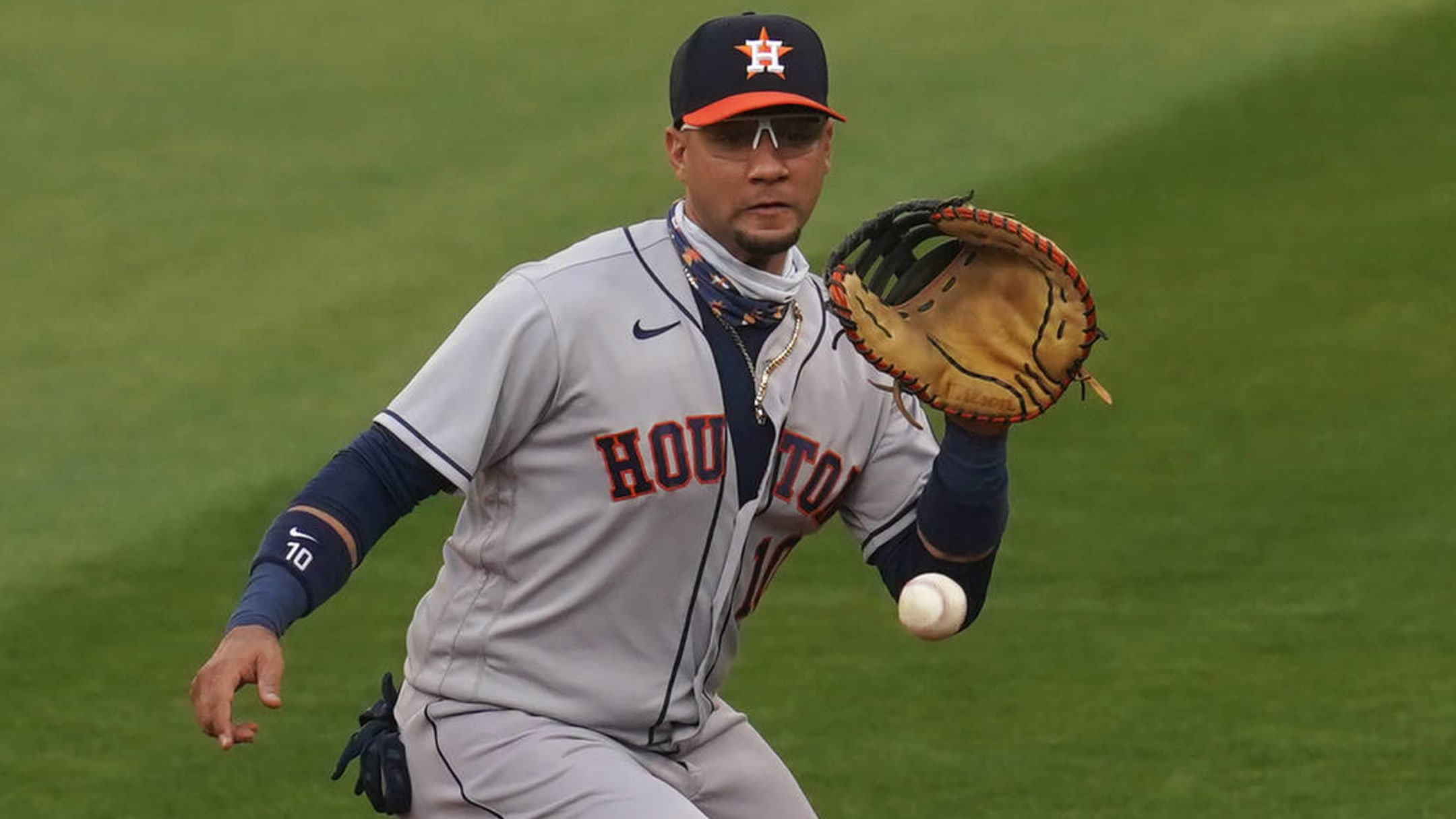 Astros' Yuli Gurriel embraces weight of Gurriel surname - Our Esquina