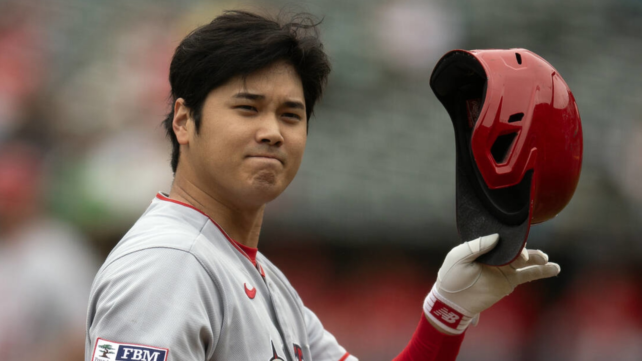 Angels use Shohei Ohtani body double for team picture day