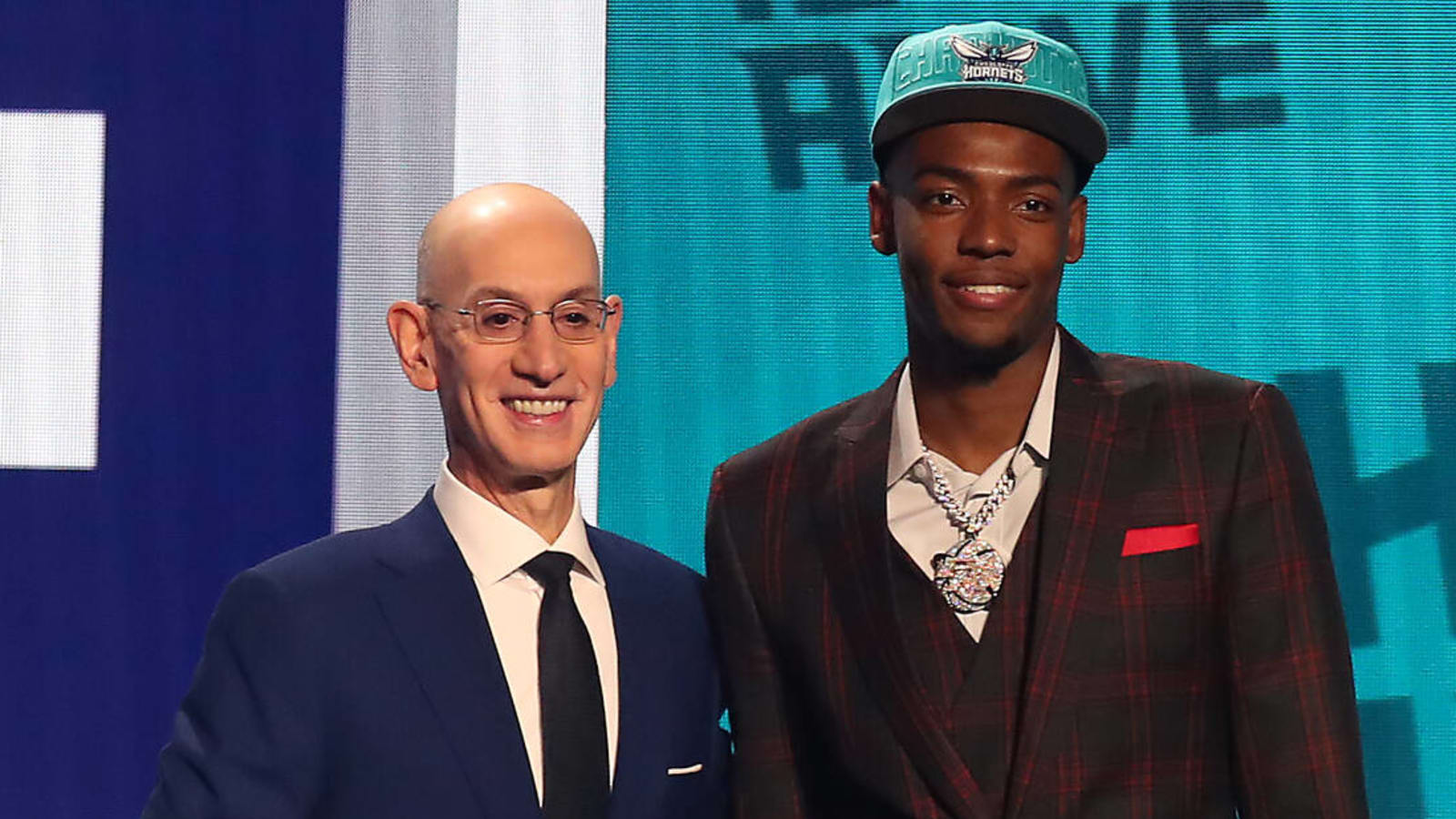 No. 2 pick Brandon Miller signs rookie deal with Hornets