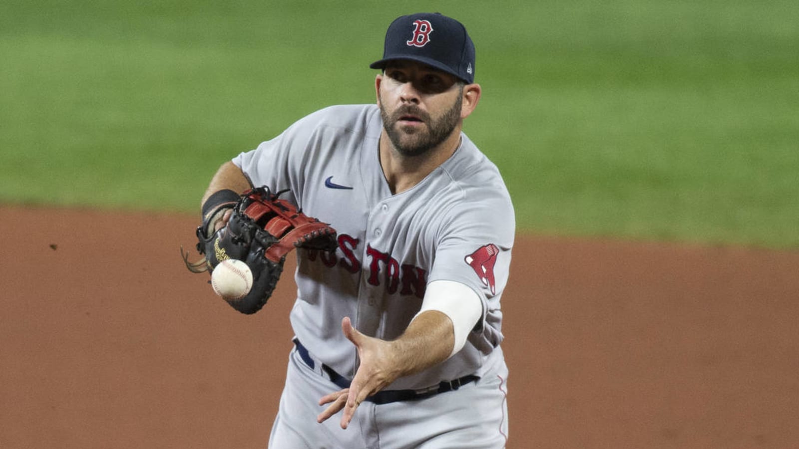 Red Sox trade Mitch Moreland to Padres