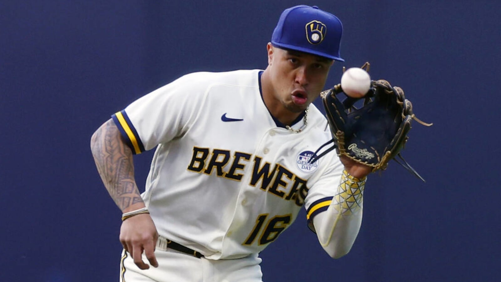 Brewers place 2B Kolten Wong on 10-day IL with calf strain