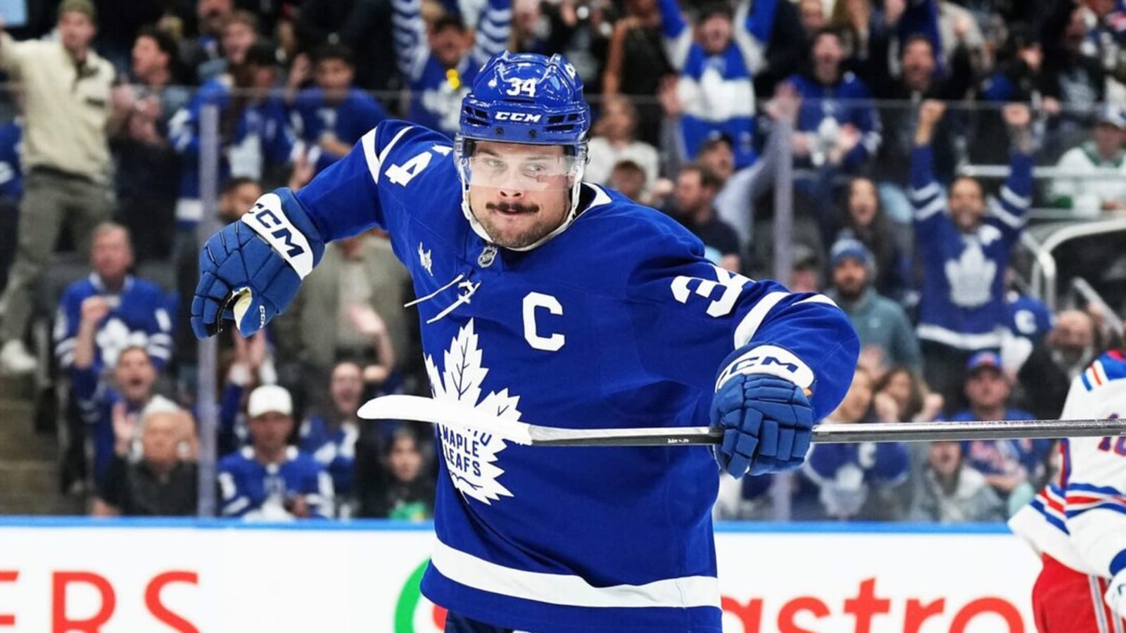 Maple Leafs' Auston Matthews visiting doctor in Germany for injury, targeting late November return