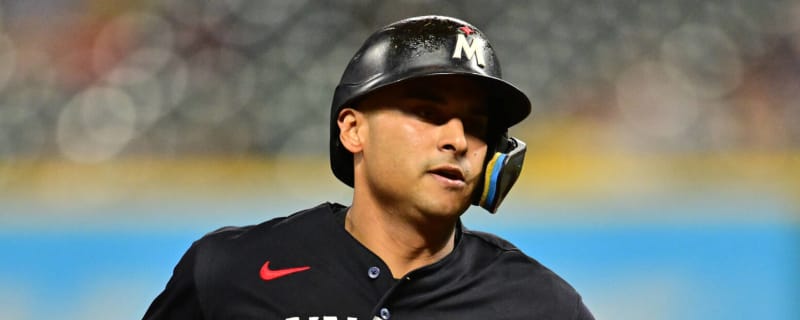 Twins considering reunion with veteran utilityman?