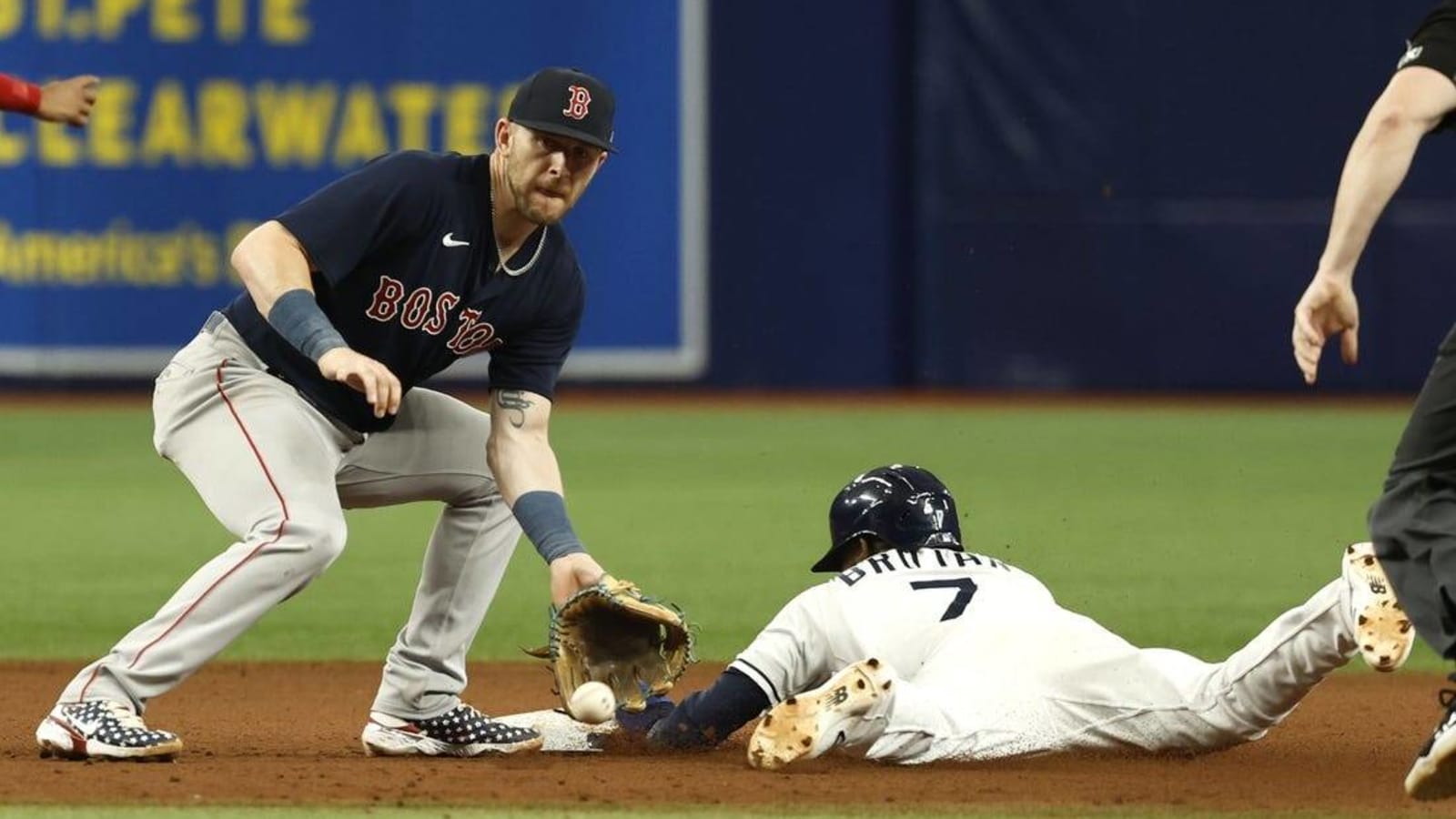 Rays rally late to end Red Sox&#39;s win streak