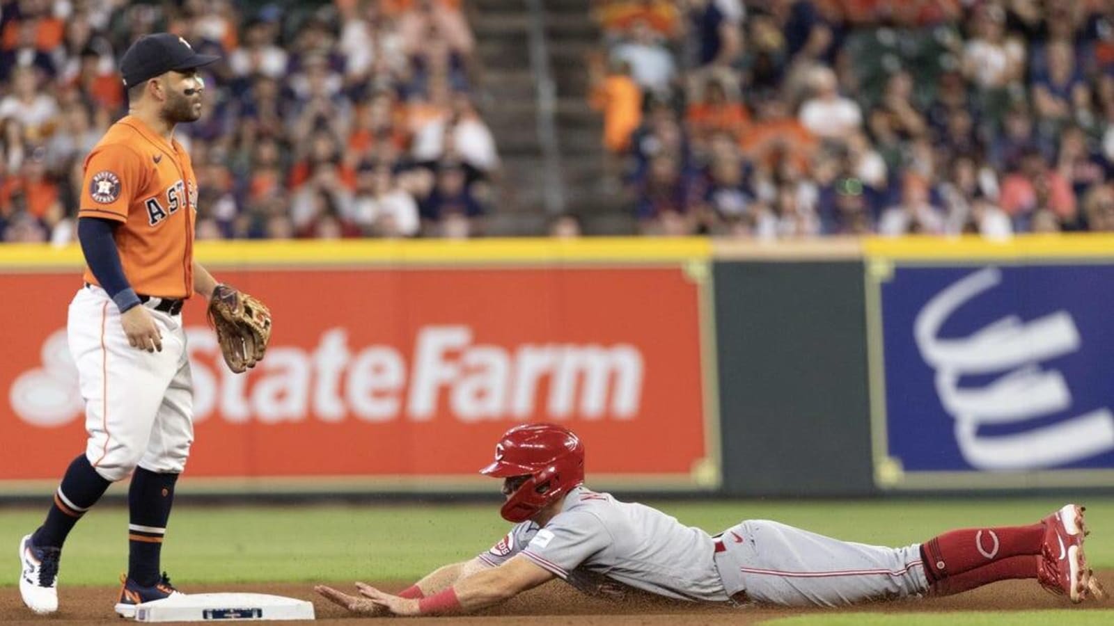 Reds rookie Andrew Abbott holds down Astros in 2-1 win