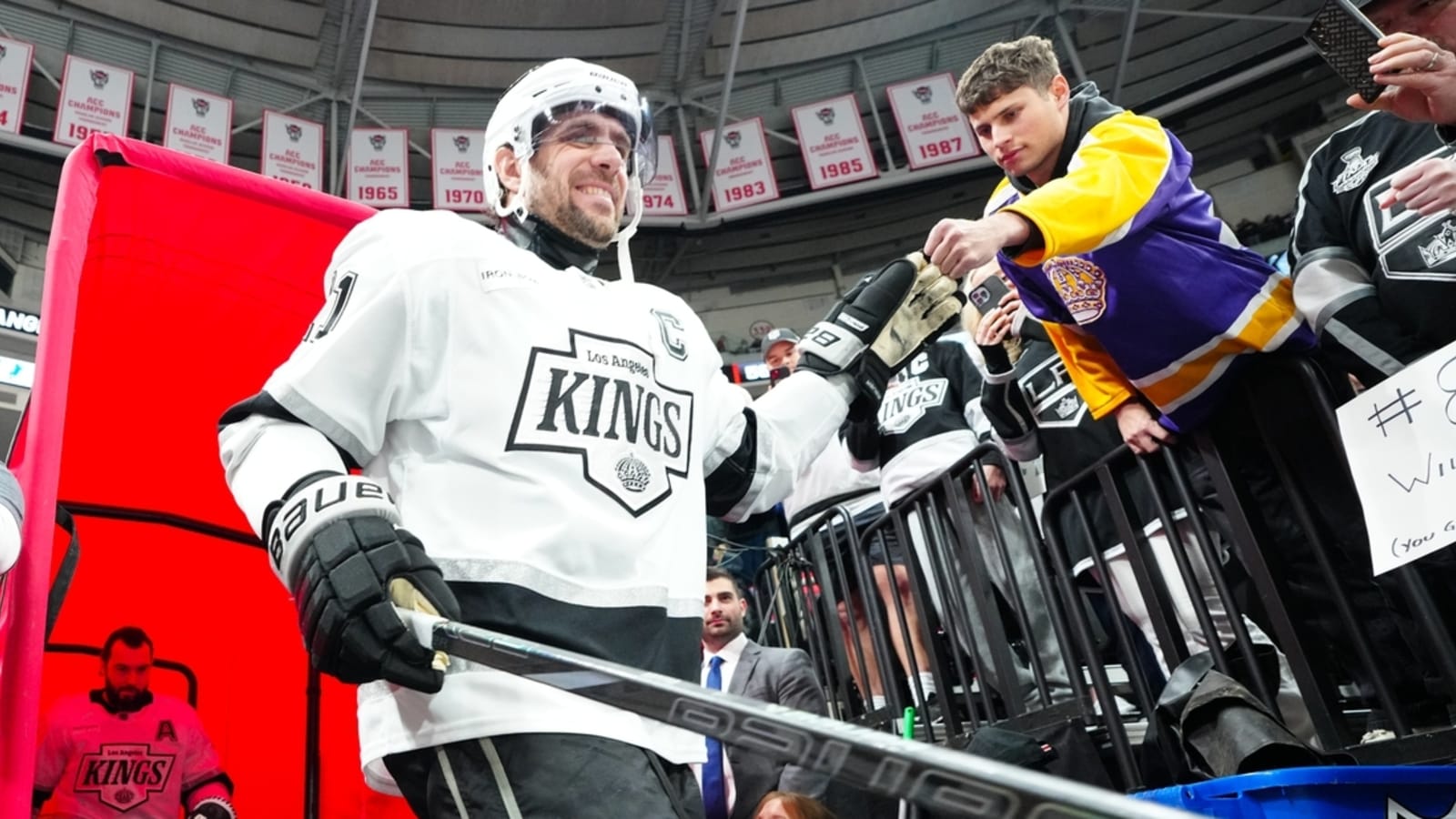 Kings out to halt skid, end trip with win vs. Blackhawks