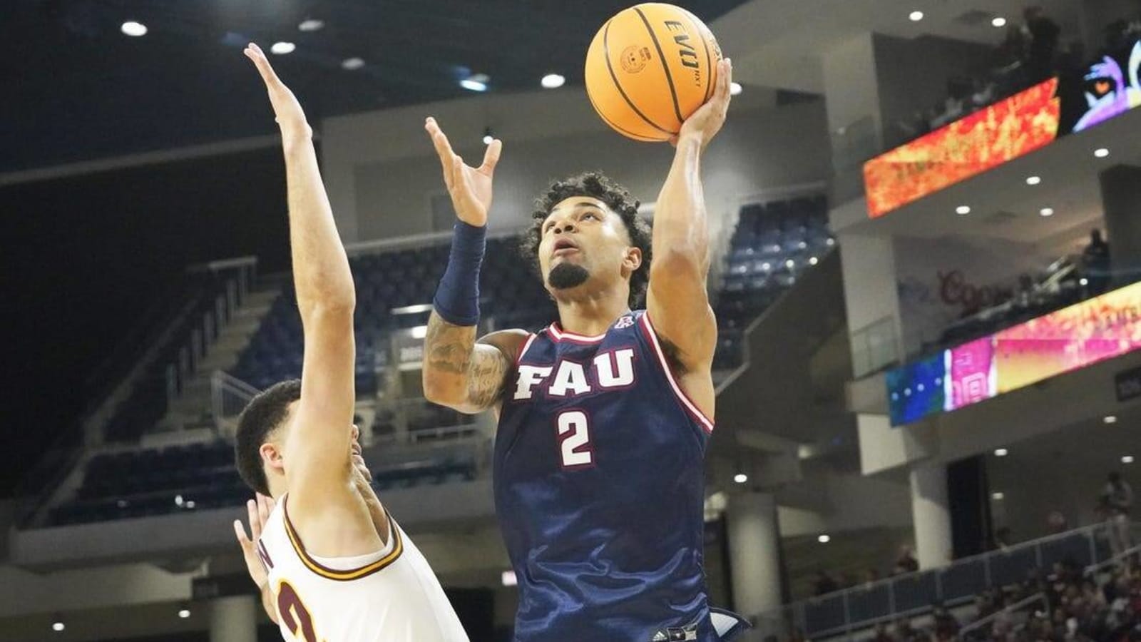 No. 10 Florida Atlantic overwhelms Loyola Chicago in opener