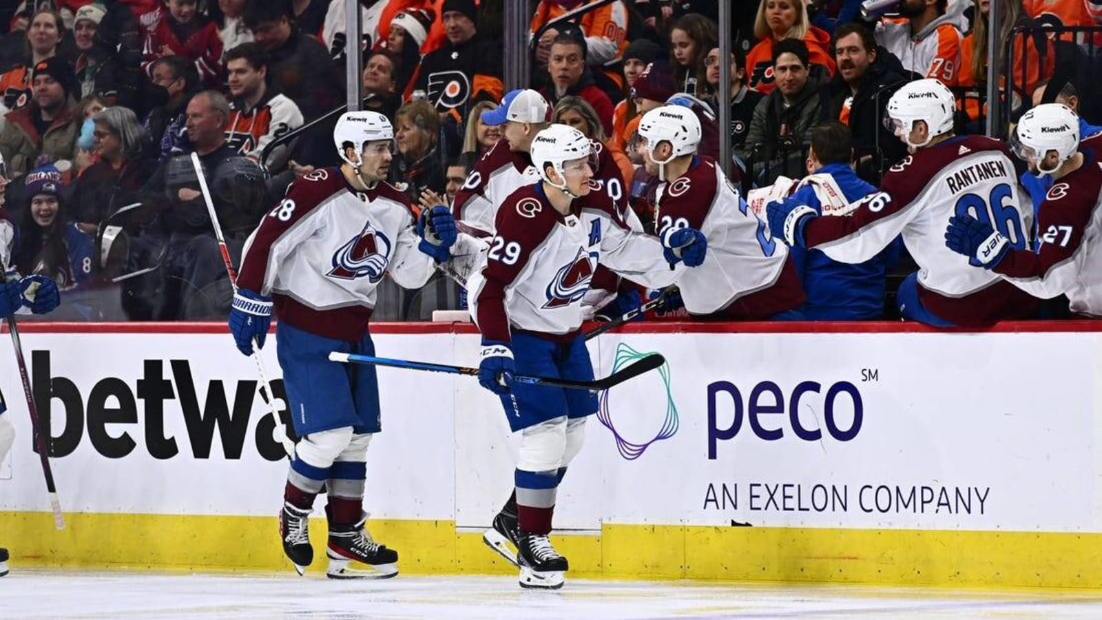 Logan O’Connor gets hat trick, Avalanche overpower Flyers