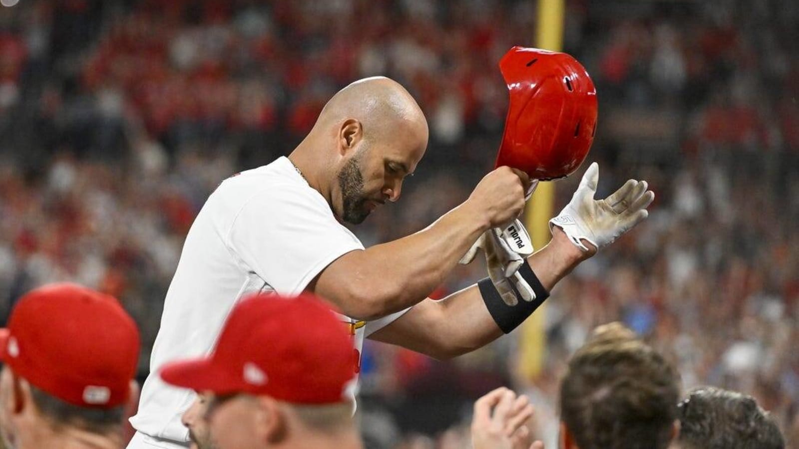 Albert Pujols hits No. 698 as Cards rally past Reds