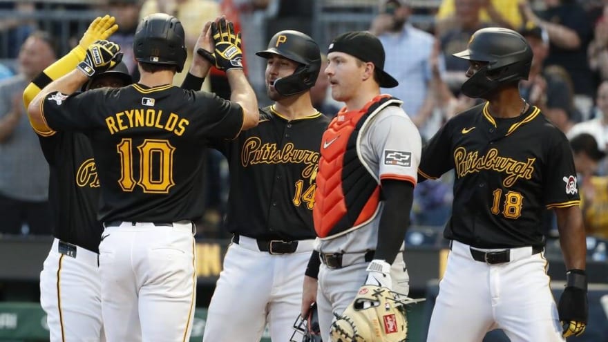 Giants rally from five-run deficit to beat Pirates in 10