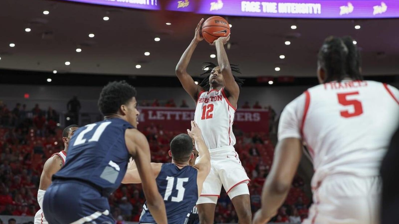 No. 1 Houston remains unbeaten with rout of North Florida