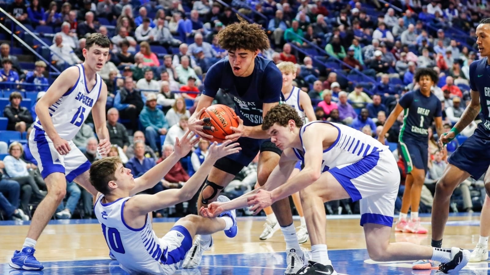 Kentucky lands in-state recruit C Malachi Moreno