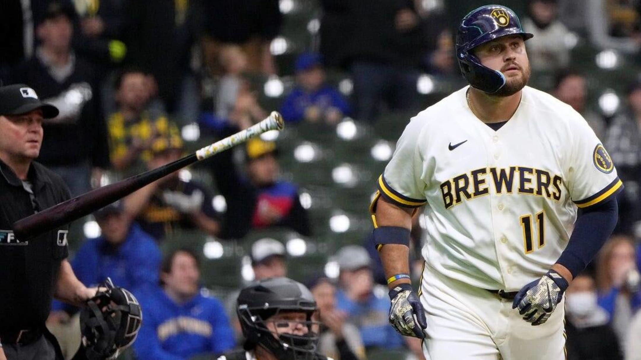 Tellez hits 2 homers against former team as Brewers top Blue Jays