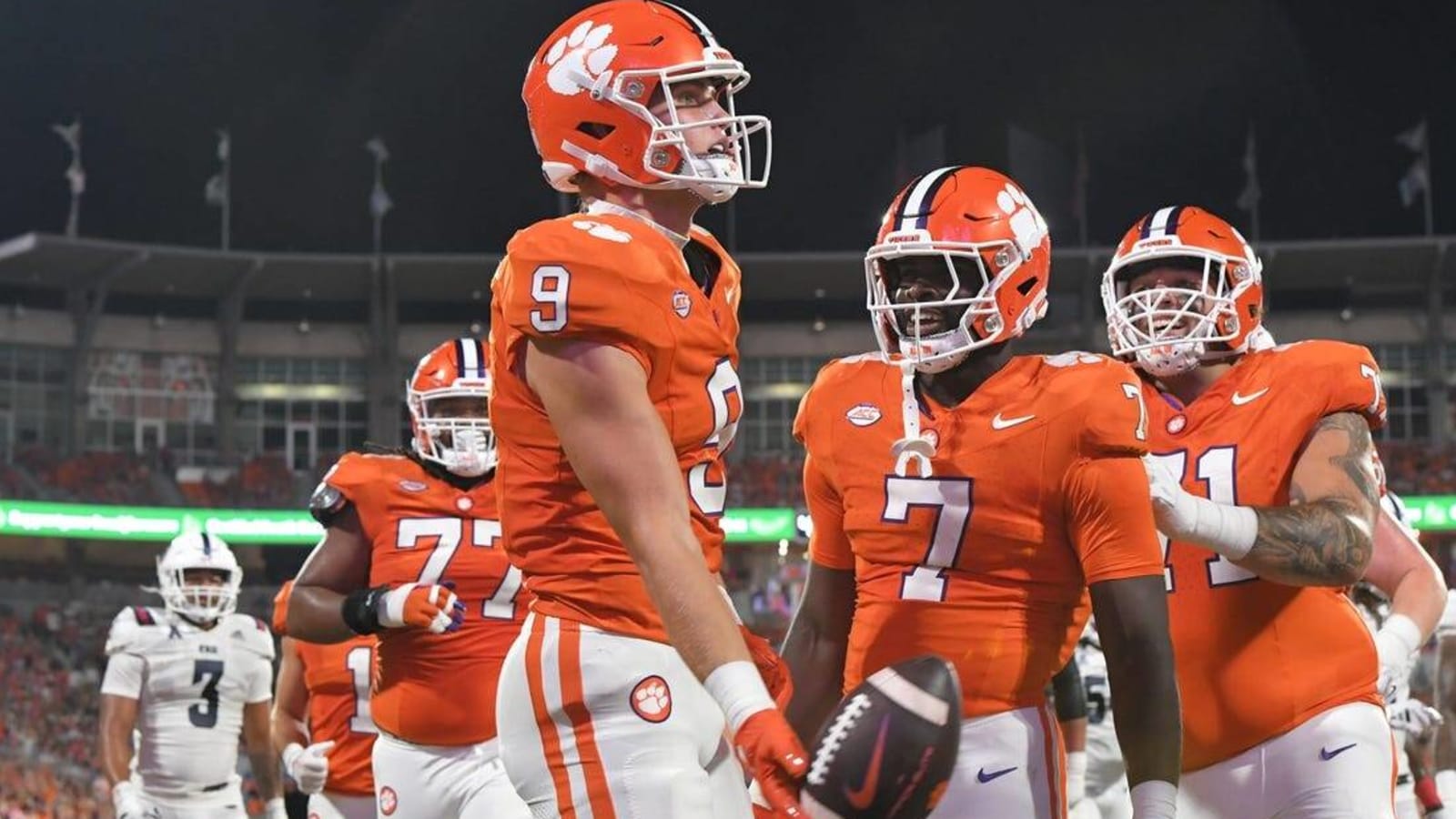 Cade Klubnik accounts for four TDs as Clemson rolls past FAU