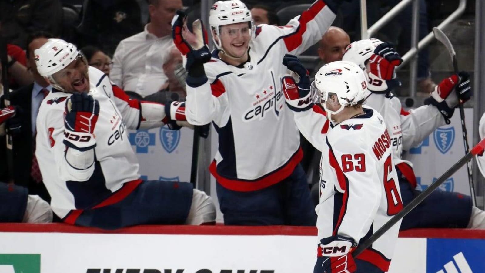 Charlie Lindgren, Capitals shut out slumping Penguins