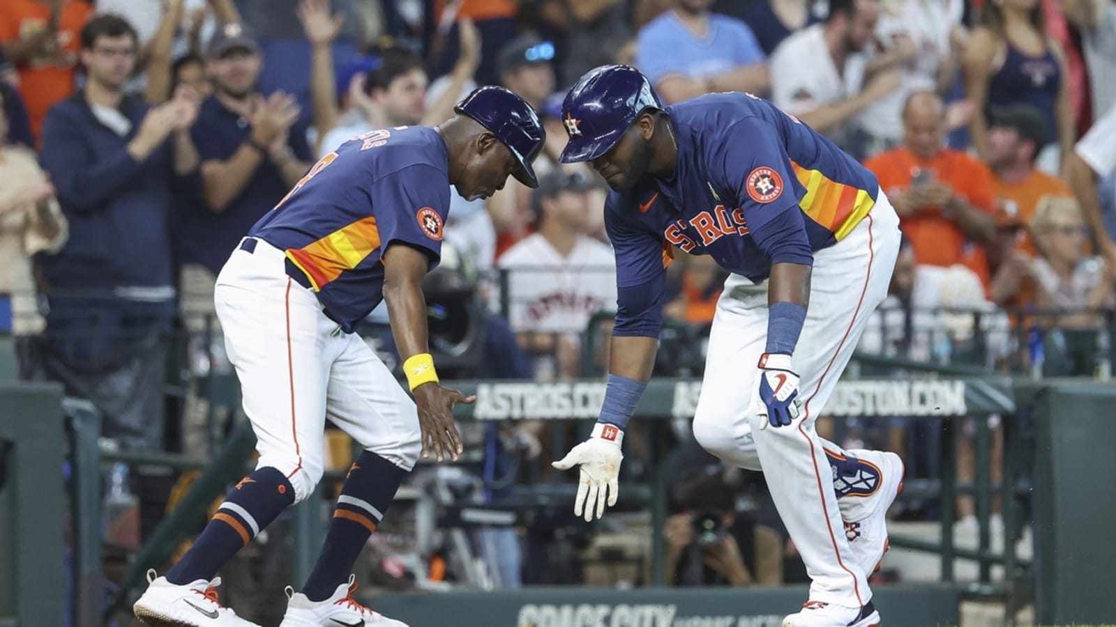 Yordan Alvarez displays power as Astros sweep Royals