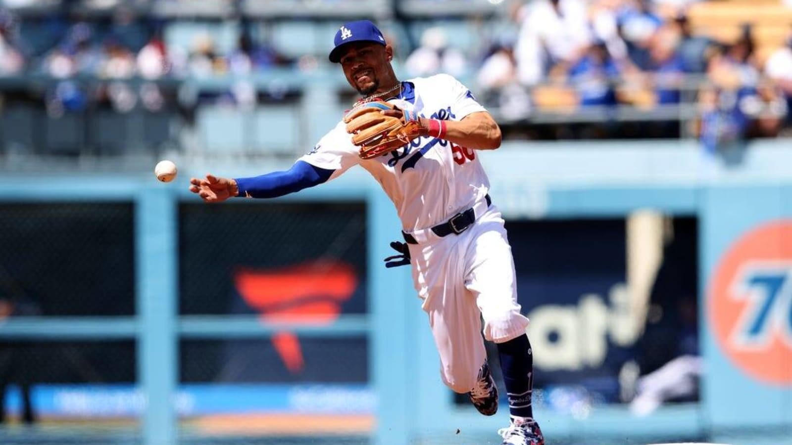 Dodgers coast past Cardinals in home opener