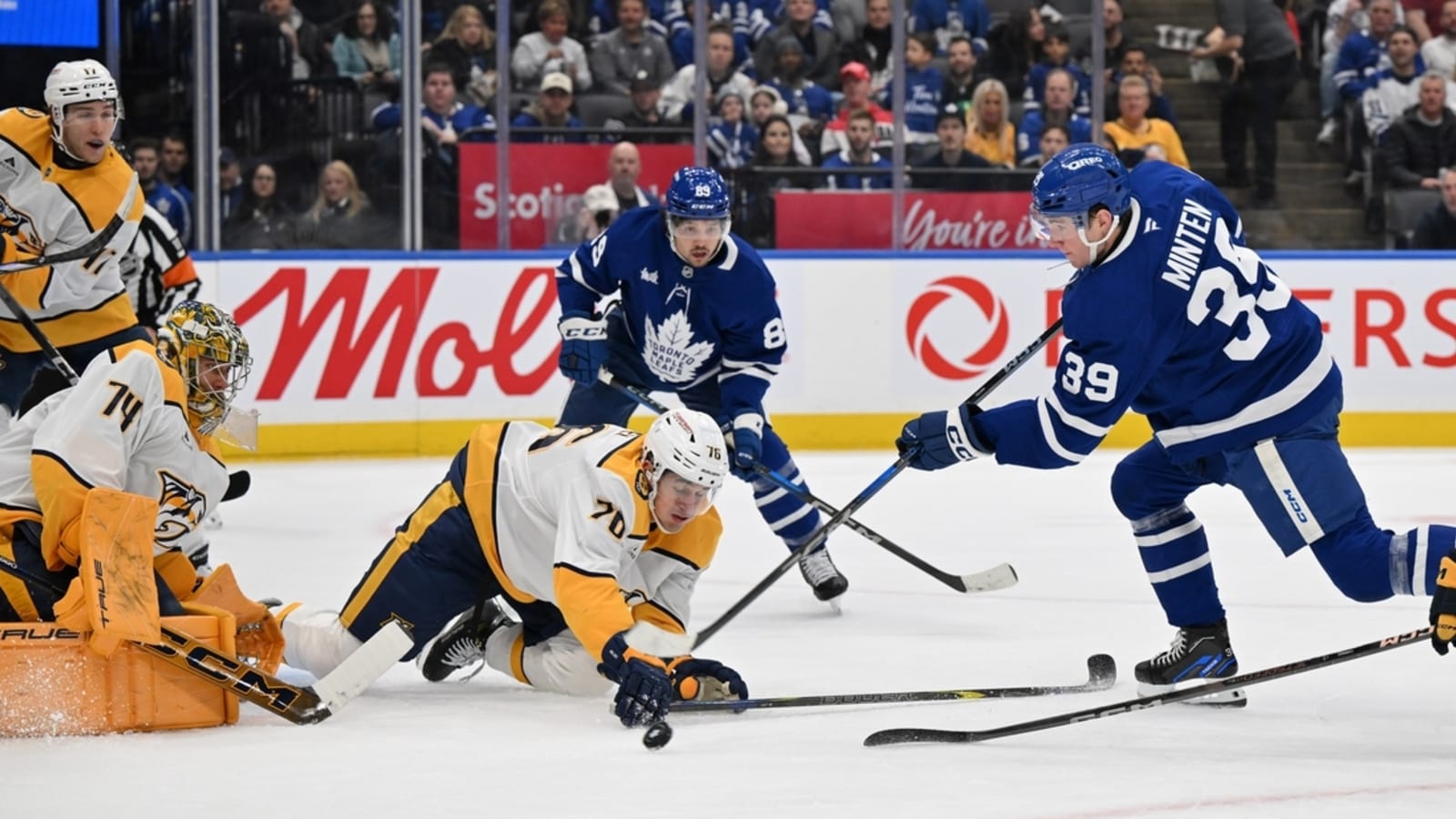 Streaking Maple Leafs slide past slumping Predators