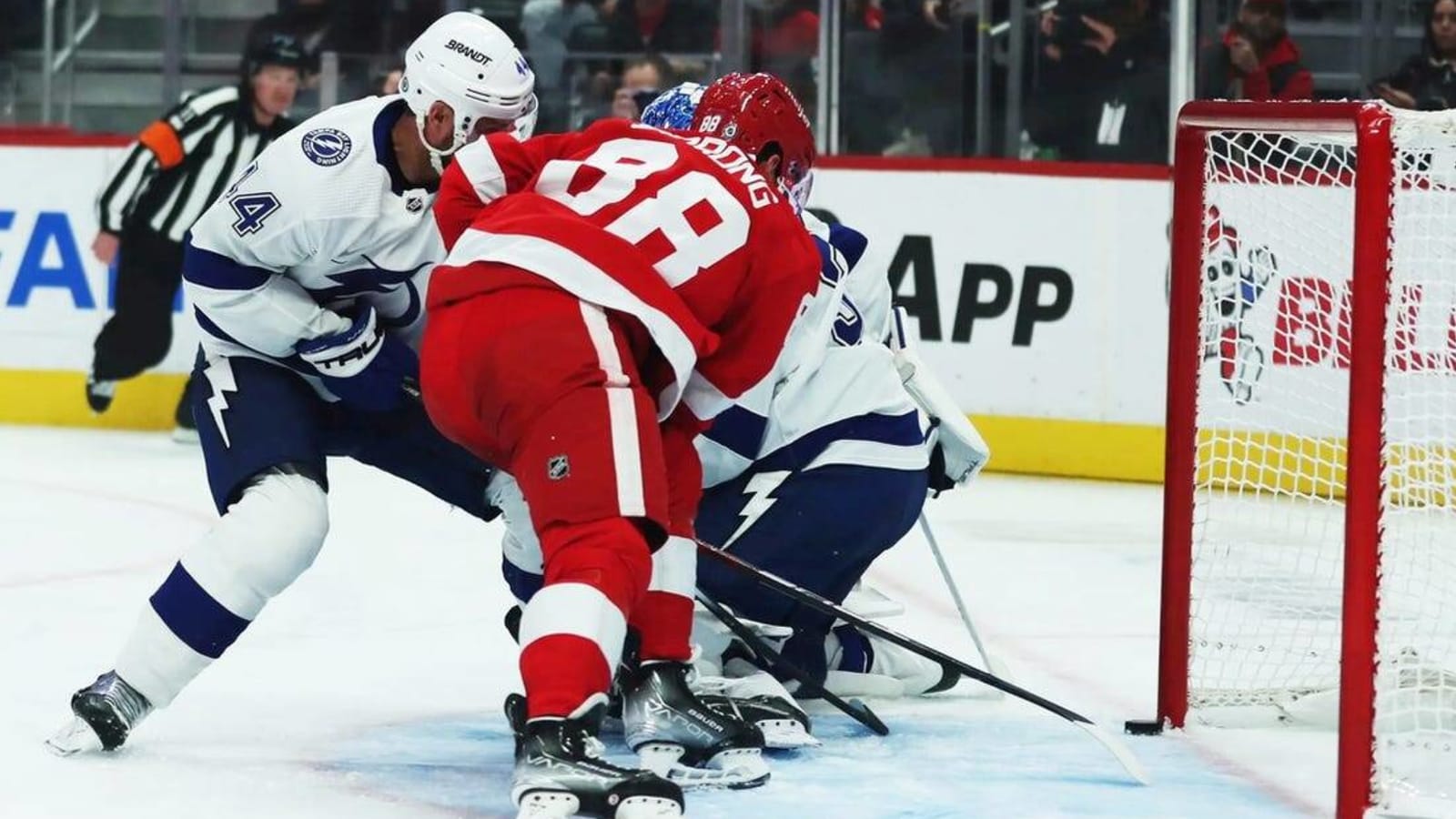 Alex DeBrincat scores twice, powers Red Wings past Lightning