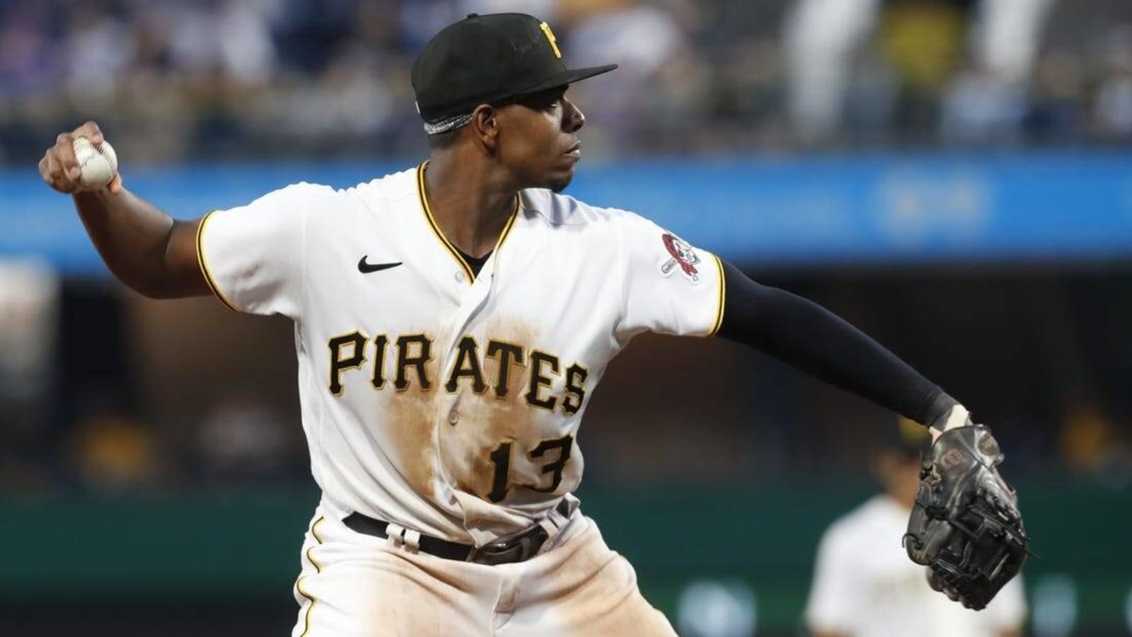 Pirates put 3B Ke’Bryan Hayes (back) on IL