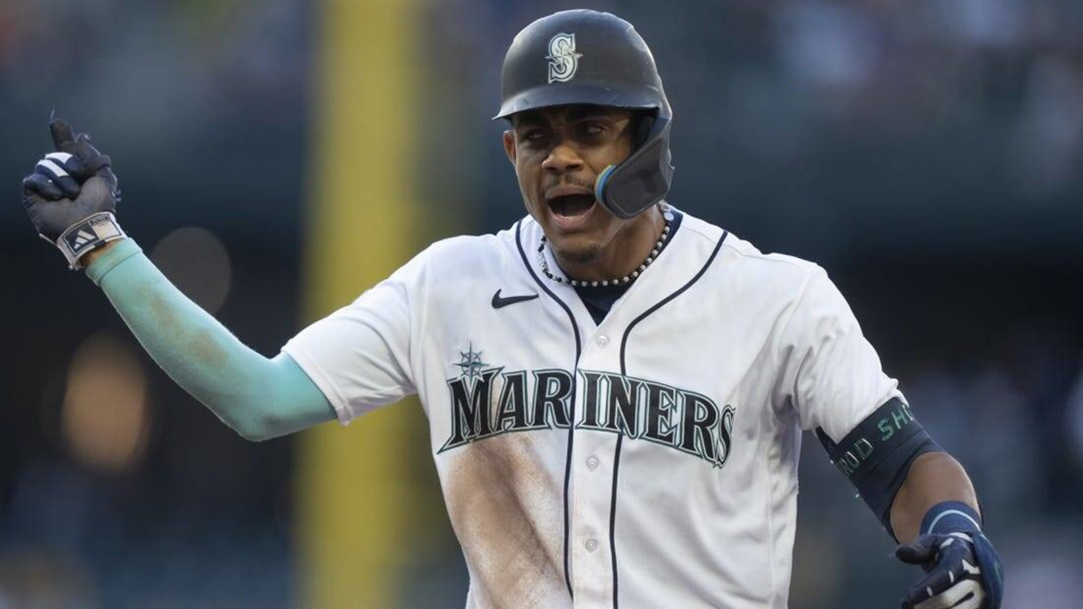 Mariners use early homers, strong start by Luis Castillo to top Nationals